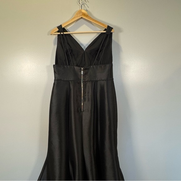 Sherri Hill Elegant Black Evening Gown, Prom dress, size 16, black - Picture 6 of 10